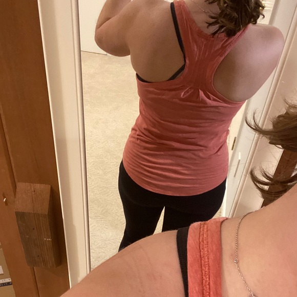 Lululemon Yogi Everyday Tank Heathered Cape Red 4 - Picture 3 of 9